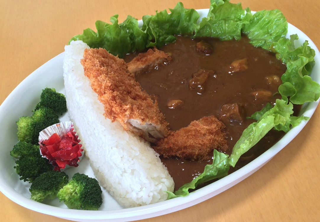 「森のドア」の名物ダムカレー