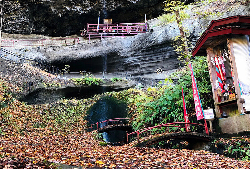 村内の名所を巡る里山散策